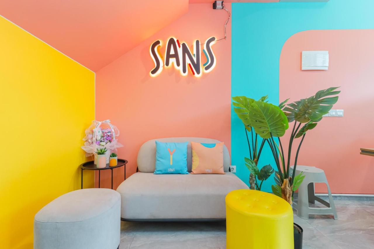 Sans Hotel Clover Ace Surabaya By Reddoorz Buitenkant foto
