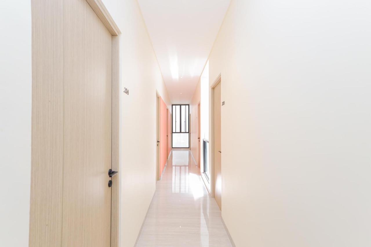 Sans Hotel Clover Ace Surabaya By Reddoorz Buitenkant foto