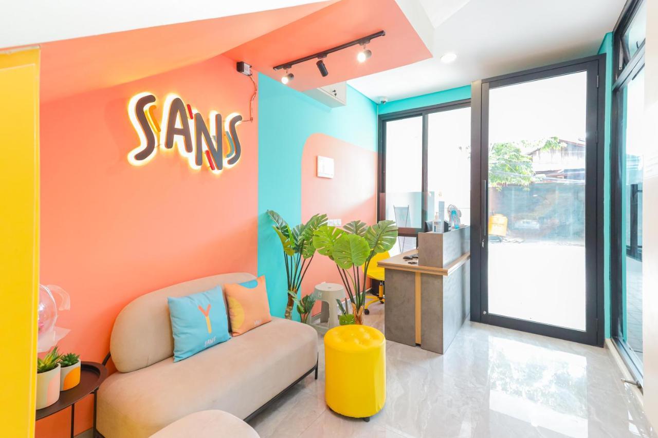 Sans Hotel Clover Ace Surabaya By Reddoorz Buitenkant foto