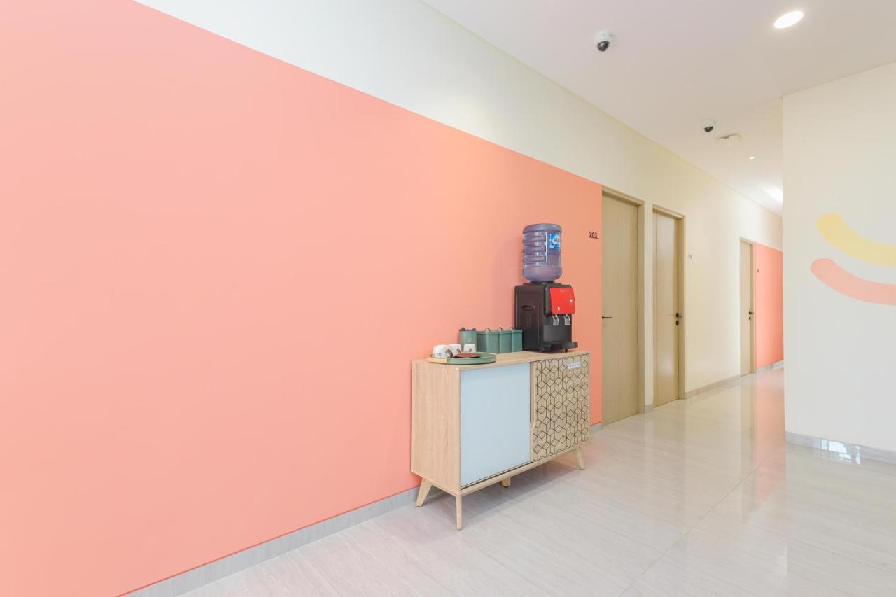 Sans Hotel Clover Ace Surabaya By Reddoorz Buitenkant foto